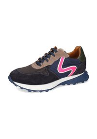 Granatowy zamszowy sneaker z beżową siateczkową cholewką, różowym akcentem, zielonym obcasem, niebieską gumową podeszwą i ciemnymi sznurówkami. Charakteryzuje się teksturowanym wykończeniem i sportowym designem.