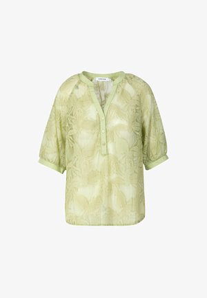 Lysegrøn bluse lavet af gennemskinneligt stof med et blomsterprint, korte pufærmer, v-hals og knaplukning foran.