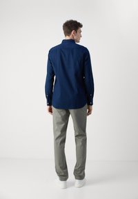 Tommy Hilfiger FLEX SHIRT - Košile - carbon navy
