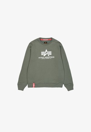 Olijfgroene sweatshirt met lange mouwen, geribbelde manchetten en een ronde hals. Voorzien van een wit "Alpha Industries" logo en een rood label aan de zoom.