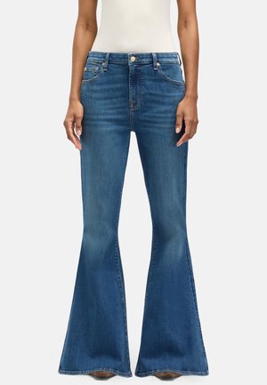 - Jeansy Bootcut