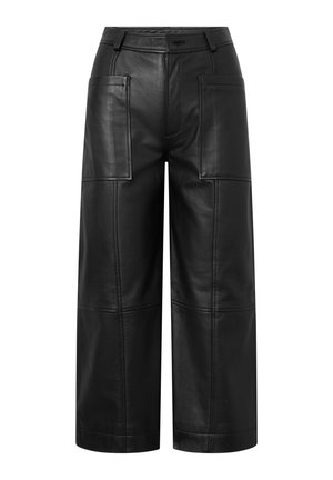 Pantaloni in pelle nera a gamba larga con più tasche frontali, dettagli delle cuciture texture e vita classica. Finitura liscia e design strutturato.