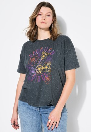 - T-shirt z nadrukiem