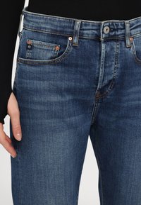 AG Jeans AMERICAN MID RISE  - Traperice uskog kroja - dark blue denim