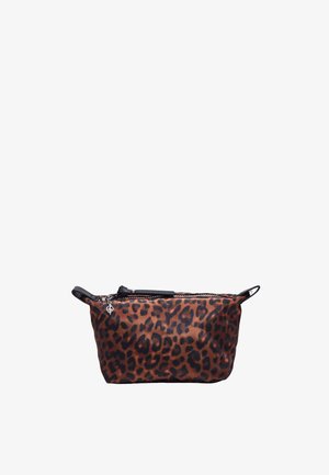 Petite pochette rectangulaire avec imprimé léopard marron et noir, fermeture éclair noire et boucles en tissu noir de chaque côté.