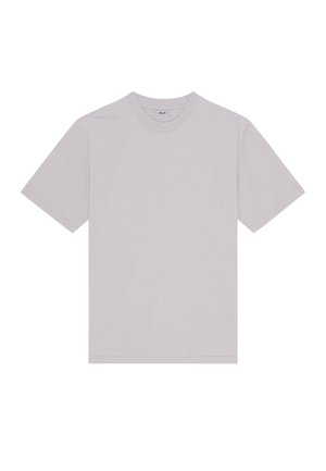 Prosty jasnoszary T-shirt z krótkim rękawem i okrągłym dekoltem, z prostym dołem i małą metką wewnątrz kołnierza.