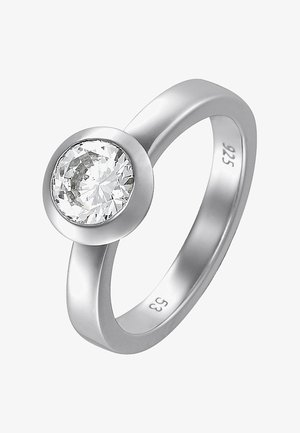 Anello in argento sterling con una pietra preziosa chiara, rotonda e sfaccettata, montata in una finitura liscia. Design minimalista con una finitura lucida.