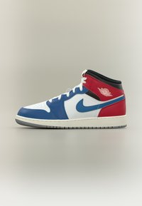 Δεν επιλέχθηκε, true blue/summit white/varsity red/black/cement grey