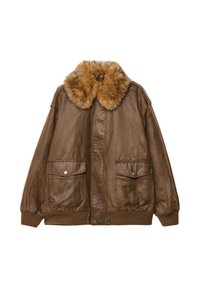 Giacca in pelle marrone con collo in pelliccia sintetica, due tasche frontali con chiusura a scatto e polsini e orlo a coste per una vestibilità aderente.
