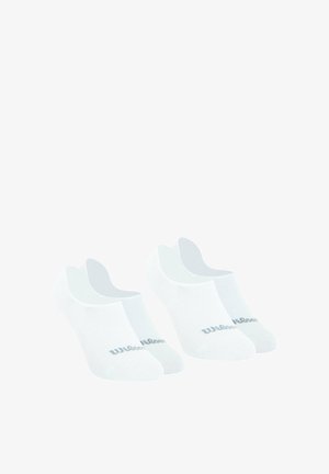 Chaussettes blanches à la cheville avec un design sans couture, présentant un discret logo "Wilson" gris sur le côté et un dessus texturé pour la respirabilité.