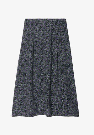 Falda negra con un patrón floral que presenta flores moradas y hojas verdes, diseño plisado, con longitud hasta la rodilla, hecha de una tela ligera.