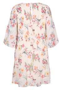 Robe fleurie en tissu léger, avec un fond crème et des motifs floraux multicolores. Comprend des manches évasées et un dos avec une ouverture en forme de trou de serrure.