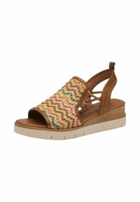 Sandali intrecciati con tacco in pelle color cuoio e motivo zigzag multicolore, con punta aperta e suola piatta beige.