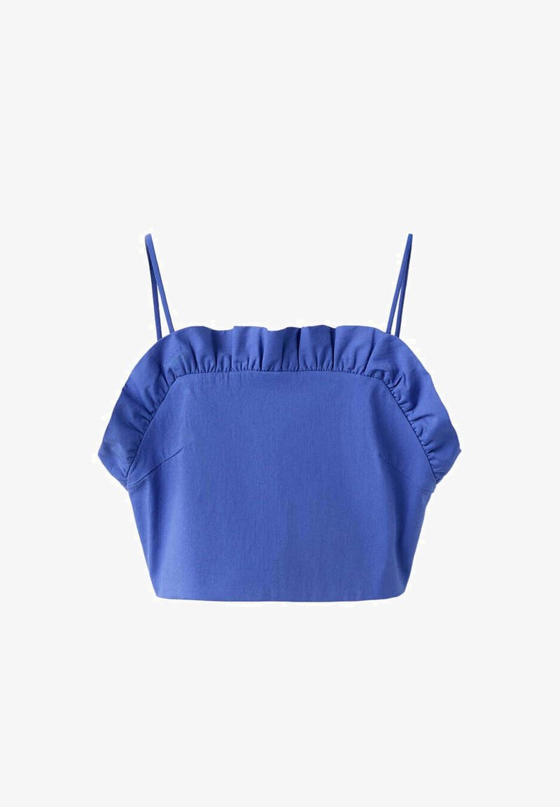 Haut court bleu style camisole avec encolure froncée et fines bretelles doubles sur fond blanc.
