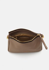 Gianni Chiarini BROOKE - Borsa a mano - dove