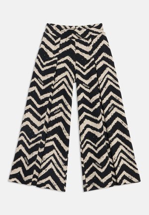 Bukser med vide ben med sort og beige zigzagmønster og ordet "MISSONI" trykt over det hele.