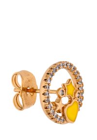 Kolczyk typu stud w odcieniu złota z okrągłym wzorem, ozdobiony żółtymi akcentami w kształcie serca i gwiazdy, otoczony przez przezroczyste kryształki.