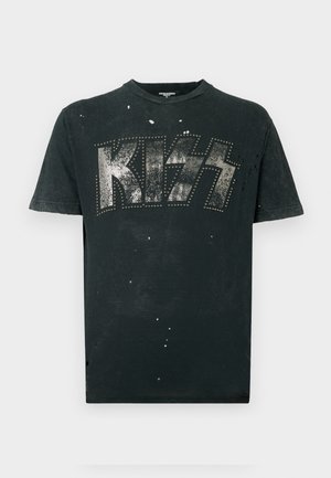 Tricou negru din bumbac, cu un mare logo "KISS" argintiu, decorat cu accente cu studuri. Textură uzată, cu detalii de stropi de vopsea. Mâneci scurte.