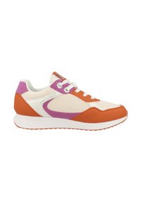 Sport Schuh mit einem Obermaterial aus Creme-Mesh, orangefarbenen Lederakzenten, lila Details und einer weißen Sohle mit strukturiertem Grip.