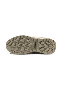 Semelle de chaussure de randonnée beige avec un motif de semelle agressif, dotée de crampons multidirectionnels pour une meilleure adhérence et d'arêtes renforcées pour la durabilité.