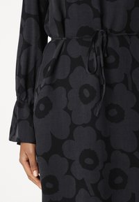 Marimekko LAHJAT UNIKKO - Jerseykjole - dark grey/black