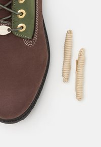 Timberland Botine cu șireturi - dark brown/green