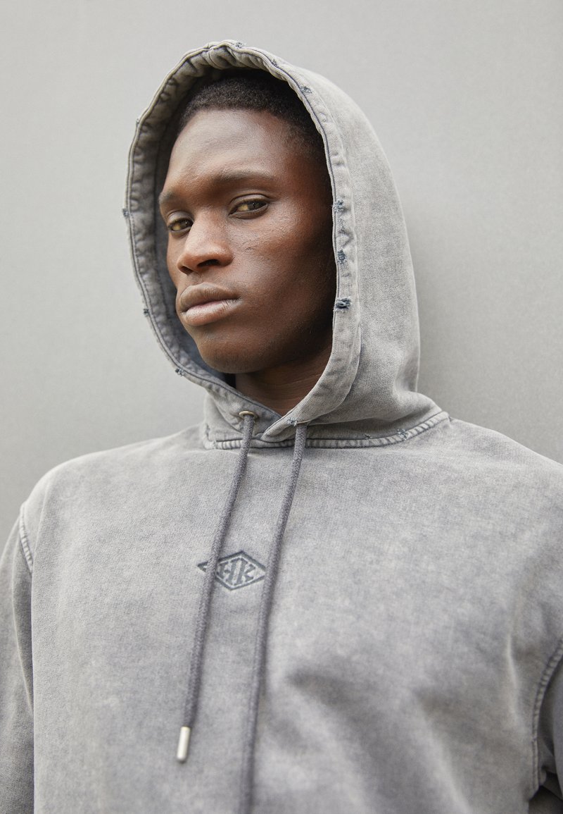 Han Kjøbenhavn HOODIE DIAMOND - Sweatshirt - distressed dark grey/dark grey  - Zalando.co.uk