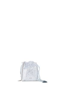 Zilveren en witte geweven trekkoordtas met een gestructureerde afwerking, voorzien van een kettingriem en een kwastaccent. Compacte en cilindrische vorm.