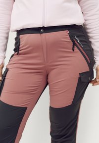 Áhkká TREKKING - Cargobukser - altrosa