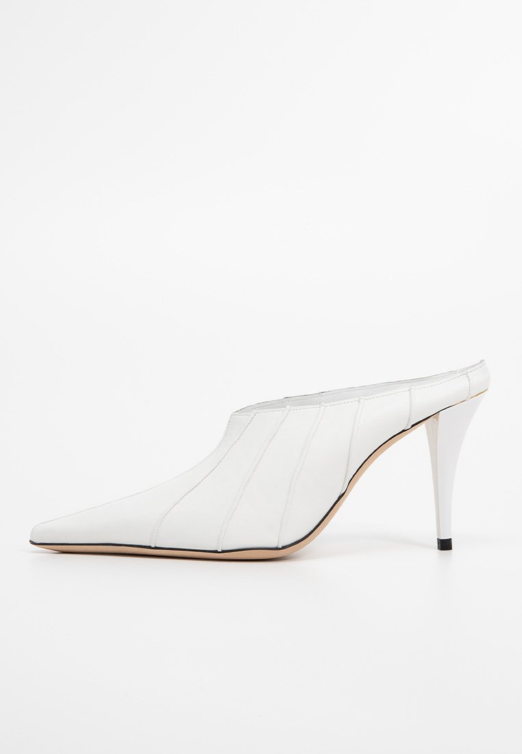 BY FAR Muiltjes met hak wit BY FAR Muiltjes met hak wit