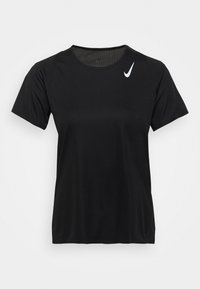 Schwarzes, kurzärmliges Sport-T-Shirt aus glattem Stoff. Mit Rundhalsausschnitt und einem weißen Nike-Swoosh-Logo auf der oberen linken Seite.