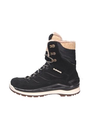 Stivali invernali neri con tomaia in suede, colletto foderato in pelliccia e occhielli in metallo per i lacci. Suola in gomma per una migliore aderenza.