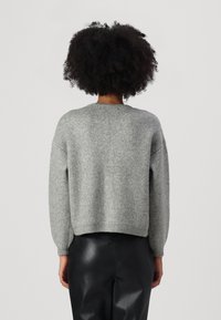 Vero Moda O NECK - Gilet - medium grey