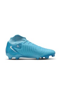 Scarpa da calcio azzurro chiaro con tomaia testurizzata caratterizzata da motivi a spirale, supporto alto alla caviglia e un logo bianco contrastante con dettagli in bianco.