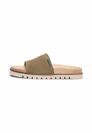 Sandalia tipo slide beige con una amplia tira de ante color oliva, plantilla acolchada y suela de goma blanca con ranuras para agarre y comodidad.