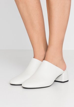 Slip-ins med hög sula - white