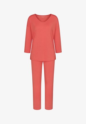Conjunto de ropa de lounge en color coral que incluye una blusa de corte holgado con mangas tres cuartos y pantalones ajustados a juego. Textura de tela suave y lisa.