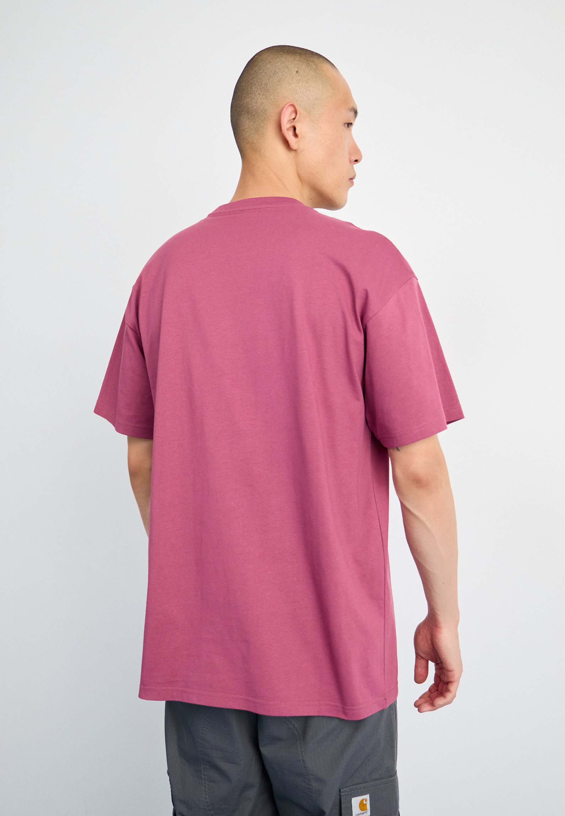 Tシャツ・カットソー Carhartt Wip S S Chase Dusty Fuchsia Gold Cotton T-Shirt Carhart WIP Chase T-Shirt - Dusty Fuchsia | Urban Excess