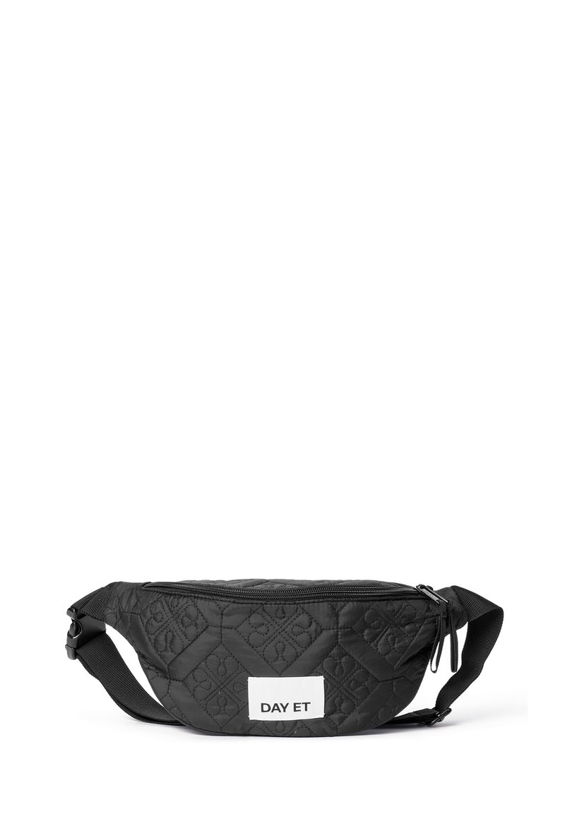 Mustat tikattu vyötäröreppu, jossa on teksturoitu kuvio, varustettu vetoketjulla ja edessä oleva valkoinen logotarran. Mukana säädettävä hihna.