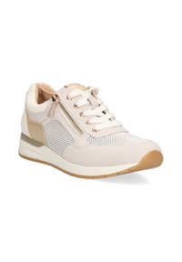 Zapatilla de color beige claro con parte superior de malla, acentos de cuero, cremallera lateral, cordones redondos y una suela de goma con acabado texturizado.
