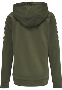Sweatshirt à capuche en vert olive, fabriqué en tissu doux. Présente des rayures blanches sur chaque manche et des poignets et un ourlet côtelés.