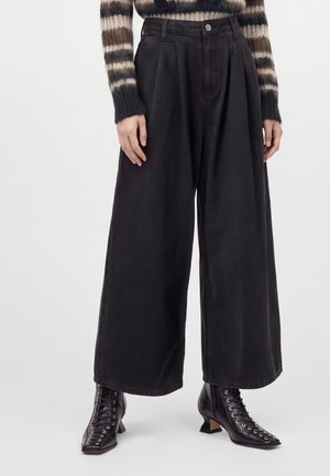 AllSaints, AXIS PLEAT - Coupe large - black