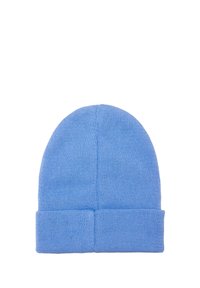 Jasnoniebieska dziana czapka z miękką fakturą, okrągłą koroną i złożonym mankietem, zapewniającym dopasowane i komfortowe noszenie.