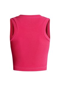 Strakke, mouwloze crop top in felroze met ribbeltextuur en ronde halslijn. Naadloze stiksels en verlengde armsgaten voor extra comfort.