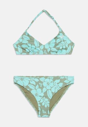 Zweiteiliger Bikini mit hellblauem tropischem Blumenmuster auf grünem Hintergrund, mit verstellbarem Neckholder-Oberteil und mittelhohen Höschen.