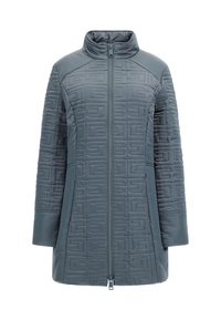 Pružná šedá bunda s vysokým límečkem, předním zipem a vyraženým geometrickým vzorem; obsahuje postranní kapsy a strukturované rukávy.