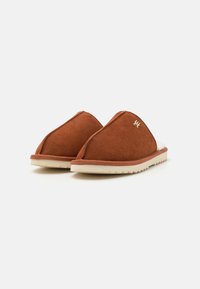 Tommy Hilfiger ELEVATED COMFORT HOME SLIPPER - Tøfler - cognac brown