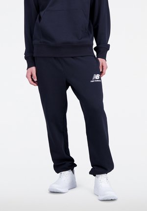 New Balance ESSENTIALS STACKED LOGO FRENCH TER - Jogginghose - black