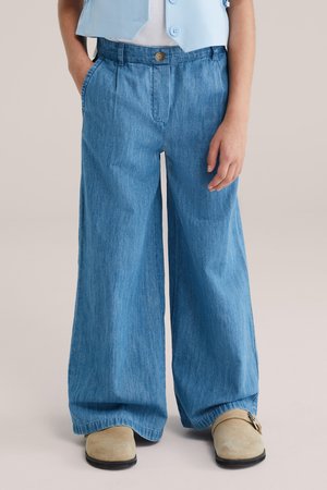 - Jeansy Relaxed Fit