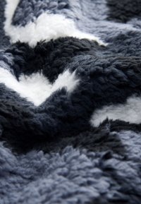 Next Flísová bunda - black white camo